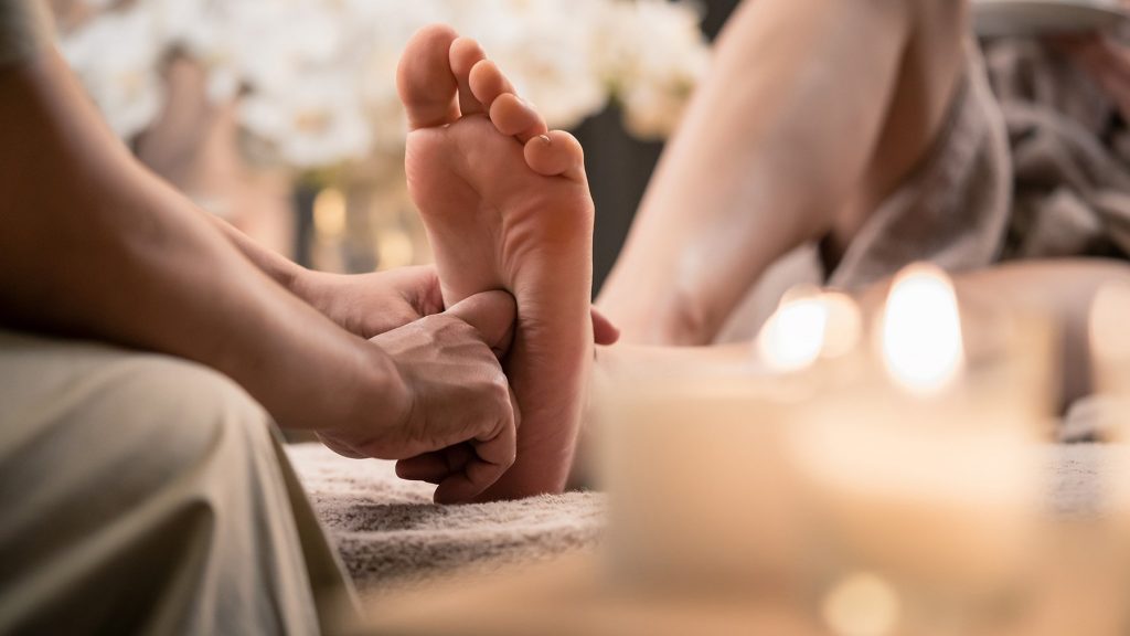 reflexologia podal masajes y además tratamientos para los pies, uñas y eliminación de hongos